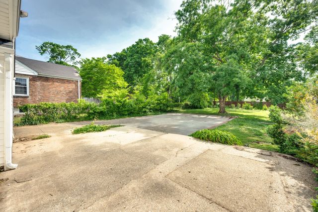 712 Cantrell Ave, Nashville, TN 37215