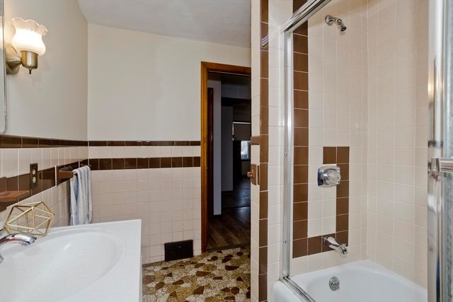 147 Bowles Park, Springfield, MA 01104