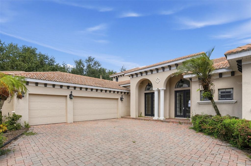 Image 3 of property listing at 11021 HAWKSHEAD COURT, Windermere, FL 34786