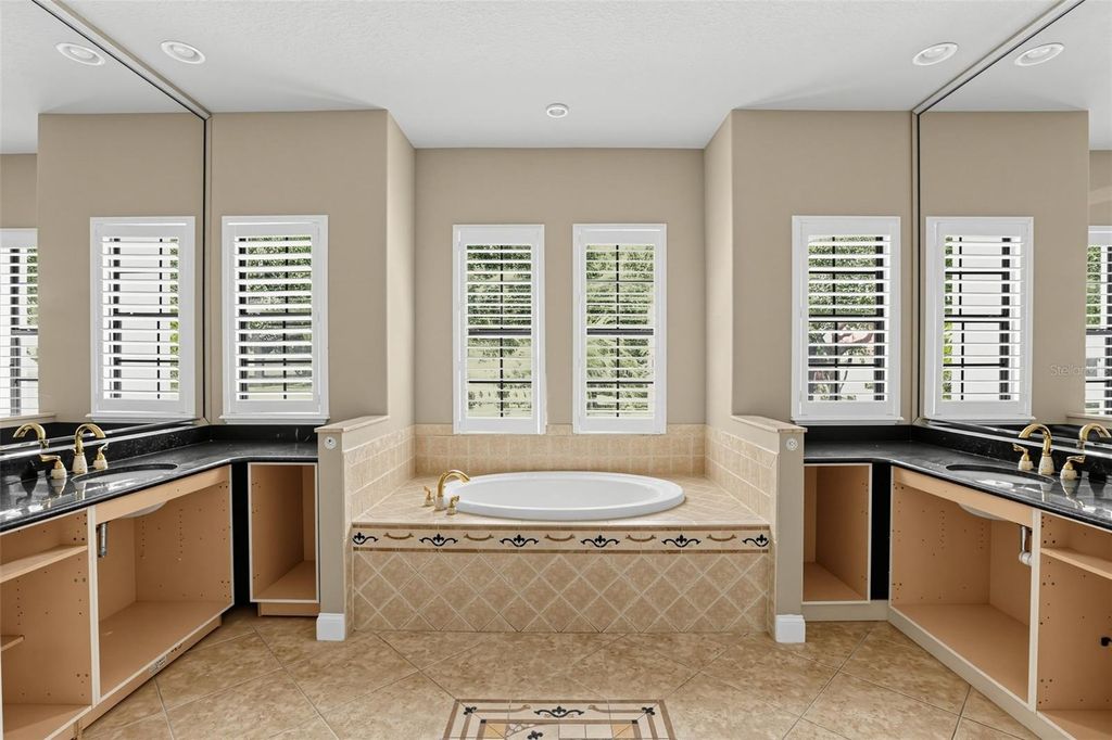 Image 22 of property listing at 11021 HAWKSHEAD COURT, Windermere, FL 34786