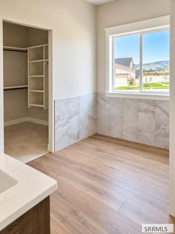 2784 Granite Falls, Ammon, ID 83406