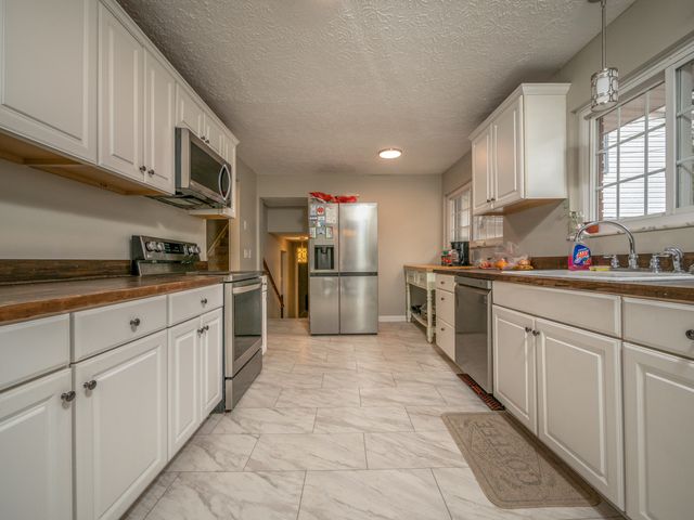 7635 E US 60, Morehead, KY 40351