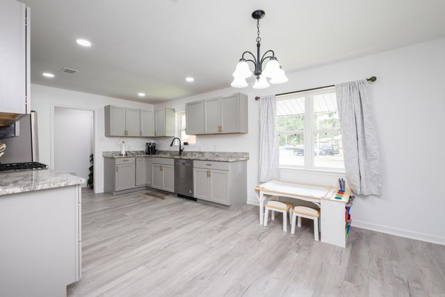 4605 N Cedar, North Little Rock, AR 72116