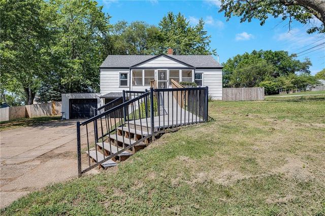 4000 Crescent Avenue, Kansas City, MO 64133