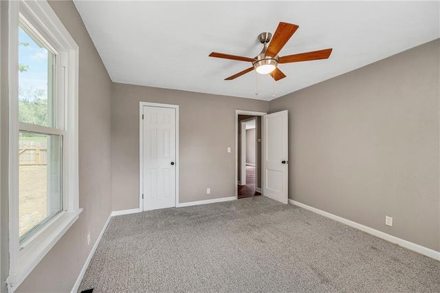 4000 Crescent Avenue, Kansas City, MO 64133