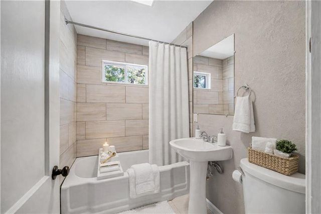 4000 Crescent Avenue, Kansas City, MO 64133