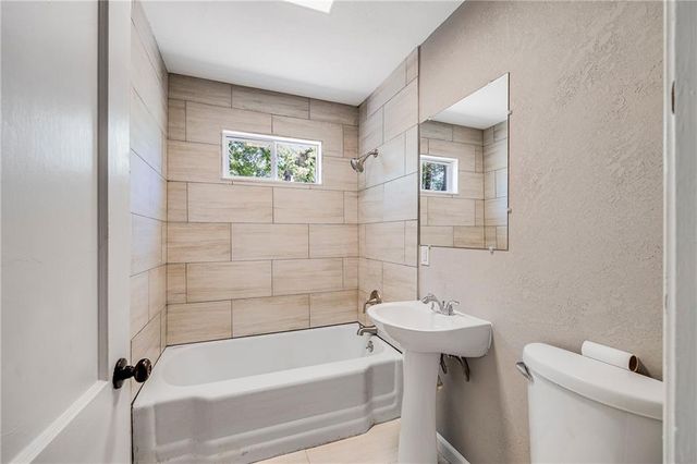 4000 Crescent Avenue, Kansas City, MO 64133