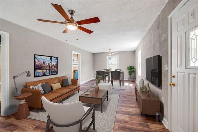 4000 Crescent Avenue, Kansas City, MO 64133