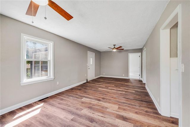 4000 Crescent Avenue, Kansas City, MO 64133