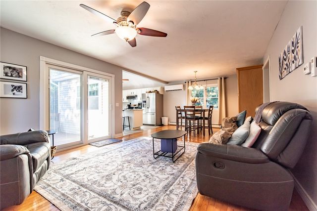20 Dexter Rock Road, Lincoln, RI 02865