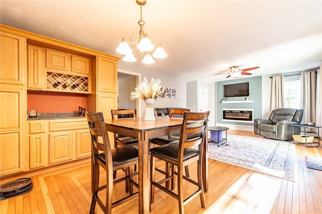 20 Dexter Rock Road, Lincoln, RI 02865