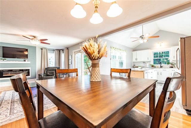 20 Dexter Rock Road, Lincoln, RI 02865
