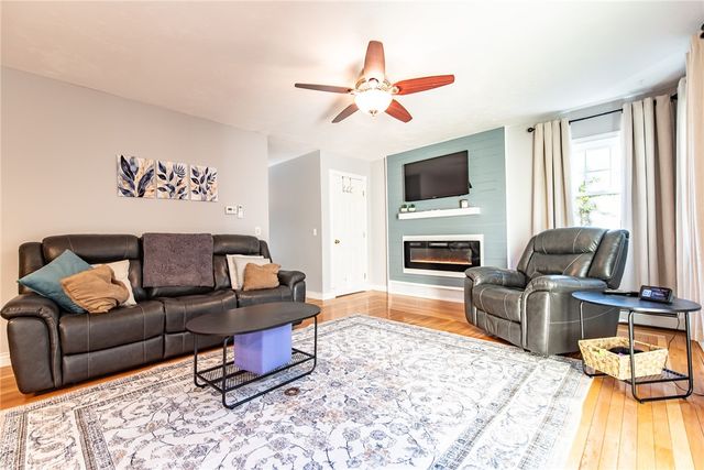 20 Dexter Rock Road, Lincoln, RI 02865