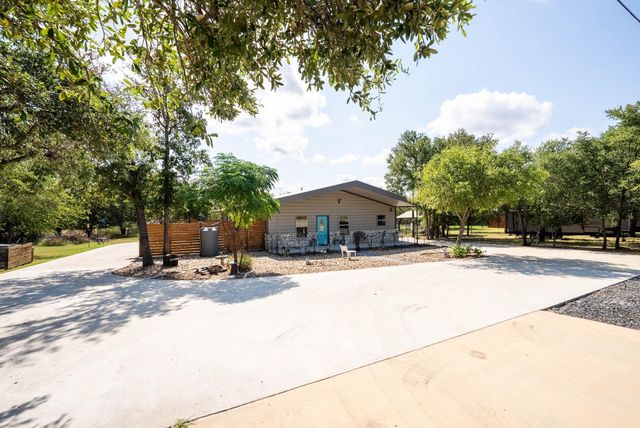 712 Link DR, Kingsland, TX 78639