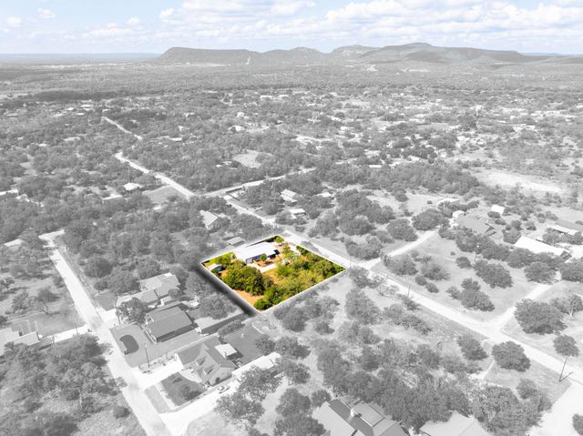 712 Link DR, Kingsland, TX 78639