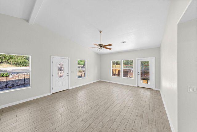 712 Link DR, Kingsland, TX 78639