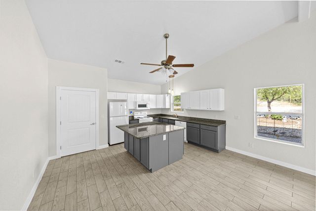 712 Link DR, Kingsland, TX 78639