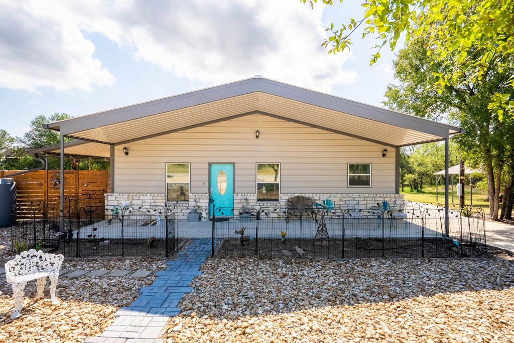 712 Link DR, Kingsland, TX 78639