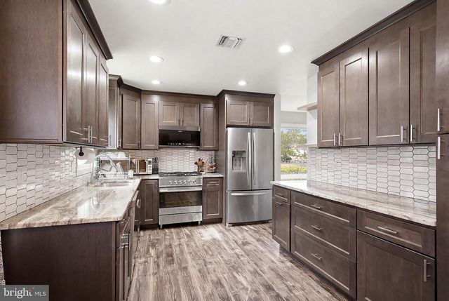 257 NAUTILUS DR, Manahawkin, NJ 08050