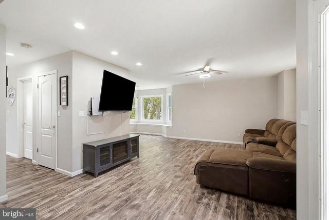 257 NAUTILUS DR, Manahawkin, NJ 08050