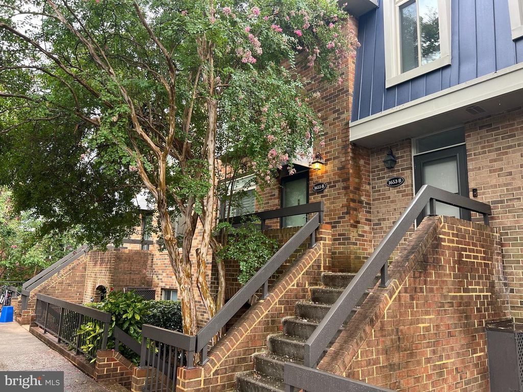 1655 S HAYES ST #2, Arlington, VA 22202