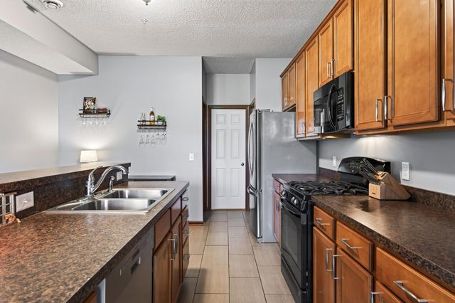 1952 Commonwealth Boulevard 4, Chanhassen, MN 55317