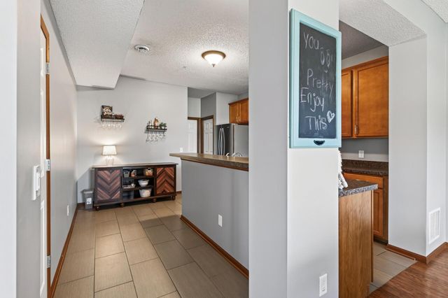1952 Commonwealth Boulevard 4, Chanhassen, MN 55317
