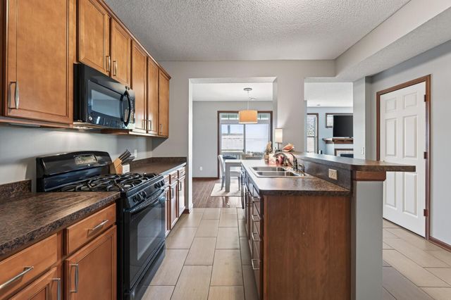 1952 Commonwealth Boulevard 4, Chanhassen, MN 55317