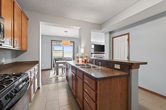 1952 Commonwealth Boulevard 4, Chanhassen, MN 55317