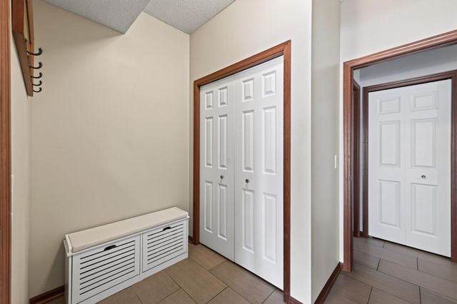 1952 Commonwealth Boulevard 4, Chanhassen, MN 55317