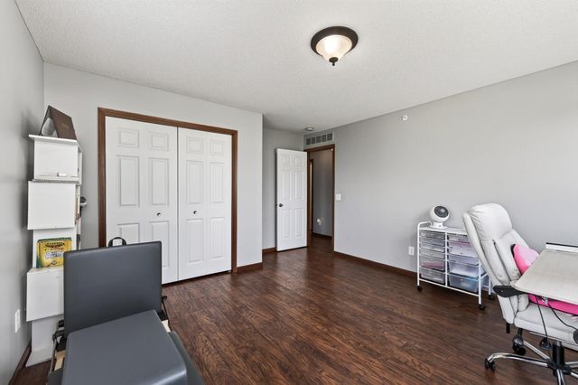 1952 Commonwealth Boulevard 4, Chanhassen, MN 55317