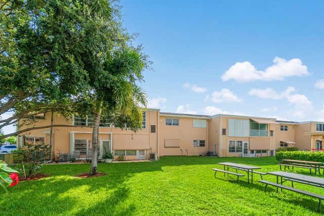 2161 NE 1st Court 205, Boynton Beach, FL 33435