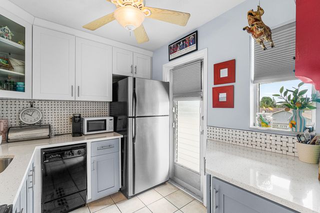 2161 NE 1st Court 205, Boynton Beach, FL 33435