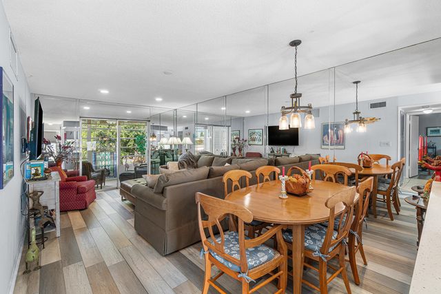 2161 NE 1st Court 205, Boynton Beach, FL 33435