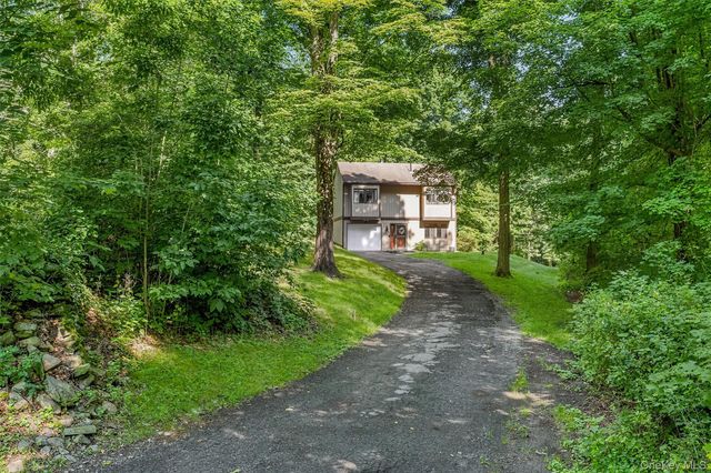 66 Whitetail Run, Chester, NY 10918
