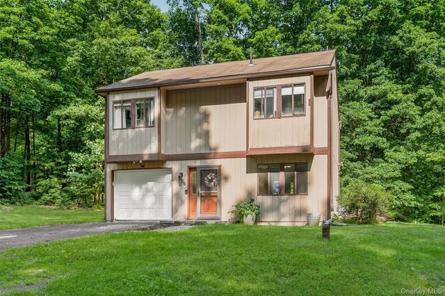 66 Whitetail Run, Chester, NY 10918