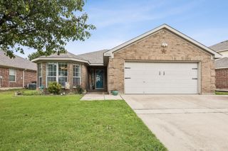 10748 Braemoor Drive, Fort Worth, TX 76052