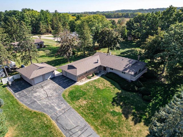 3600 N Hickory Drive, Janesville, WI 53545