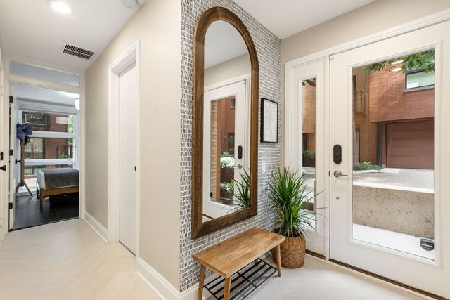 2024 W Willow Street B, Chicago, IL 60647