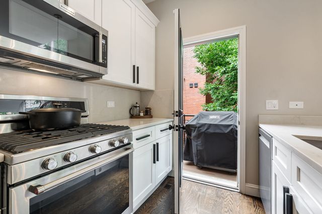 2024 W Willow Street B, Chicago, IL 60647