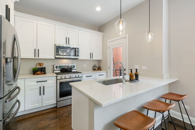 2024 W Willow Street B, Chicago, IL 60647