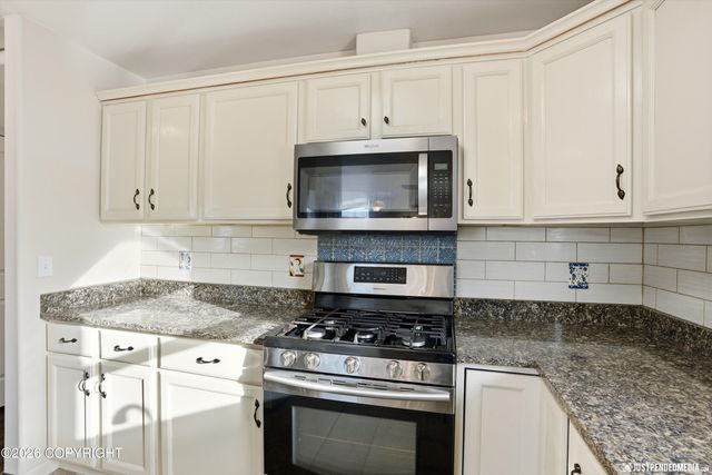 5553 College Meadow Circle, Anchorage, AK 99504