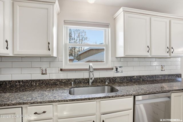 5553 College Meadow Circle, Anchorage, AK 99504