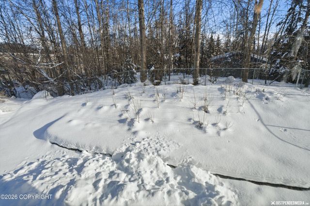 5553 College Meadow Circle, Anchorage, AK 99504