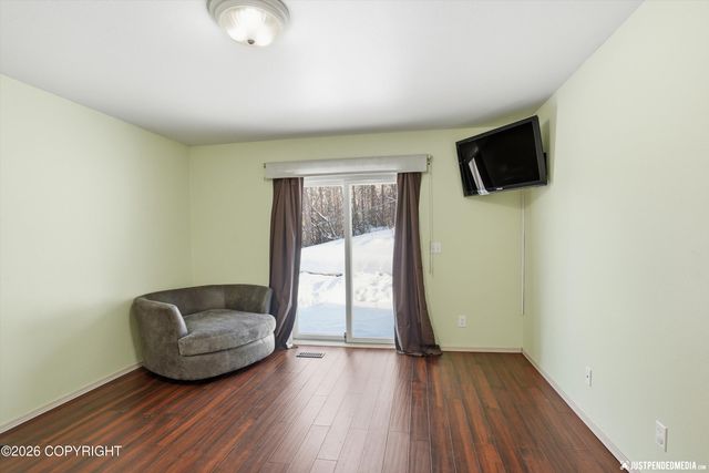 5553 College Meadow Circle, Anchorage, AK 99504