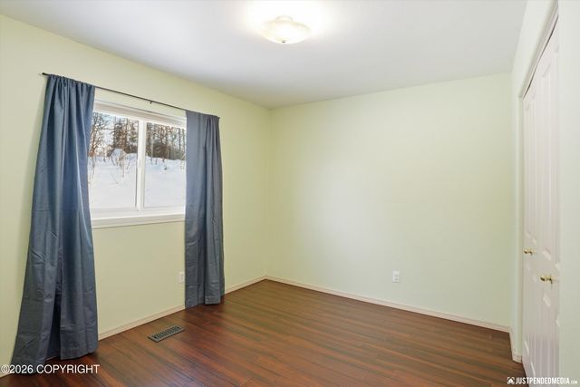 5553 College Meadow Circle, Anchorage, AK 99504