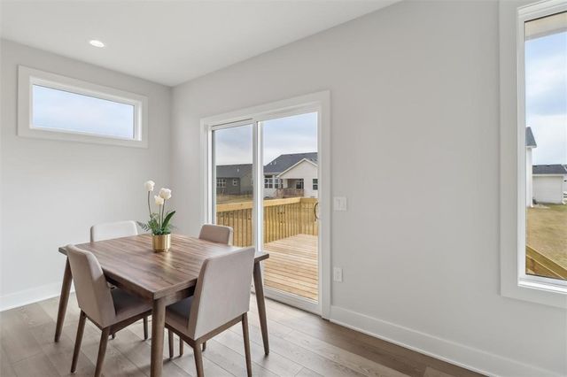 140 NW Valleyview Drive, Waukee, IA 50263