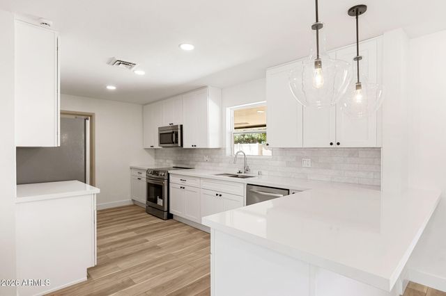 6060 E DALLAS Street, Mesa, AZ 85205