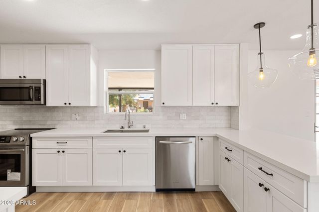 6060 E DALLAS Street, Mesa, AZ 85205