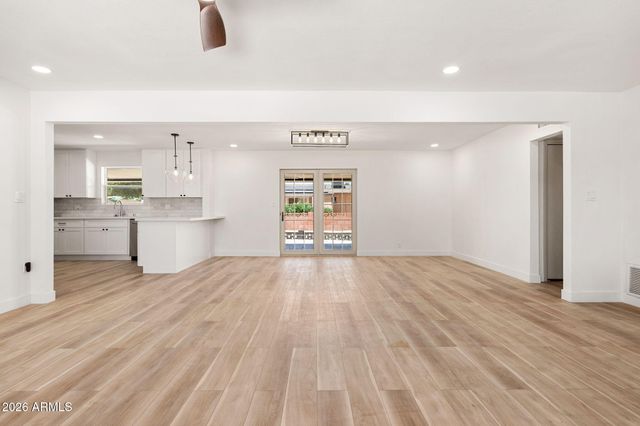 6060 E DALLAS Street, Mesa, AZ 85205